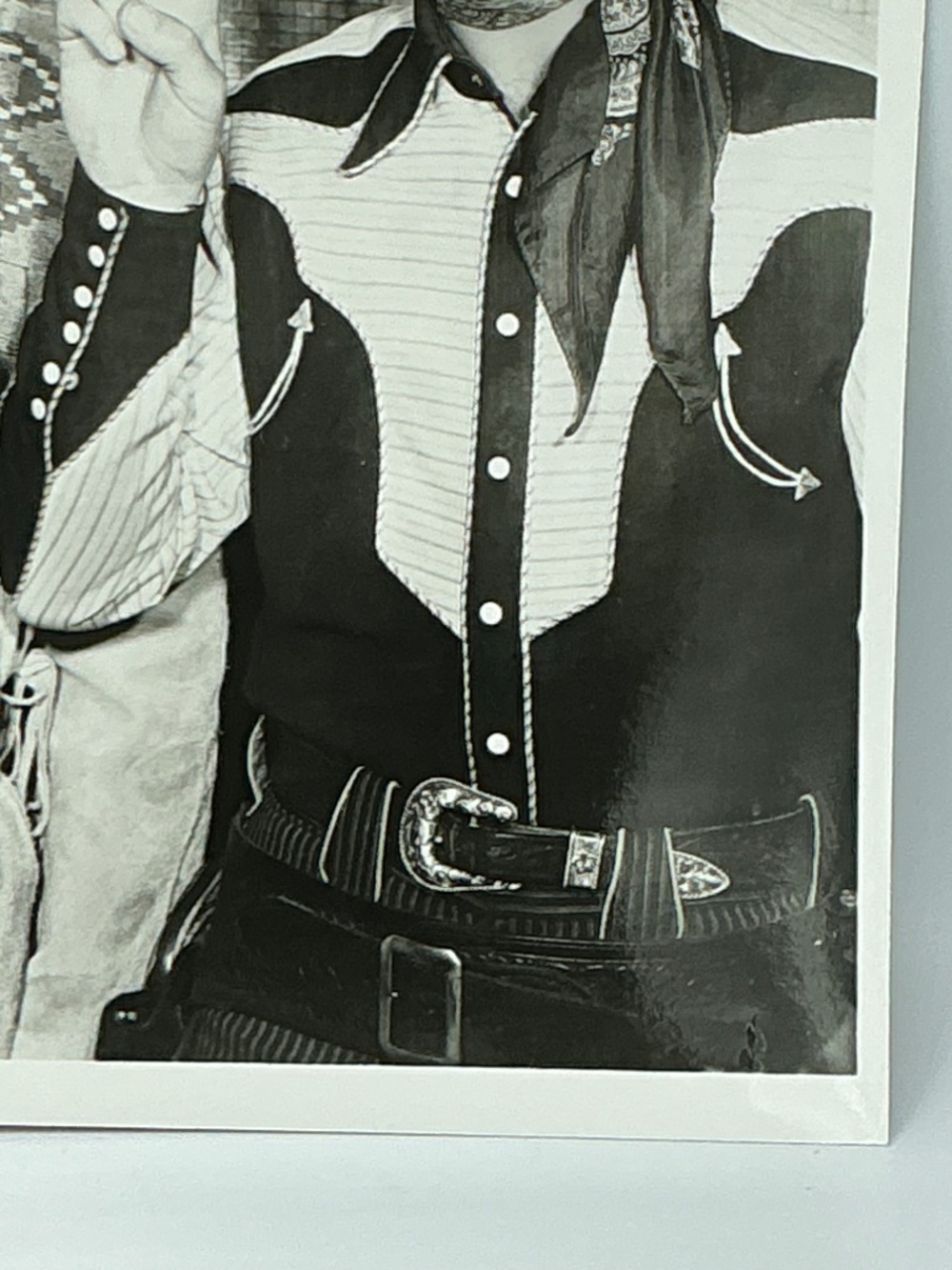 Roy Rogers & Iron Eyes Cody B&W Western Photo Peace Sign 8x10 1990 - Picture 4 of 6
